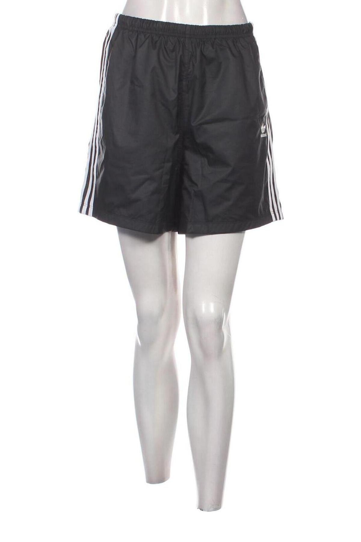 Damen Shorts Adidas, Größe S, Farbe Schwarz, Preis 39,69 €