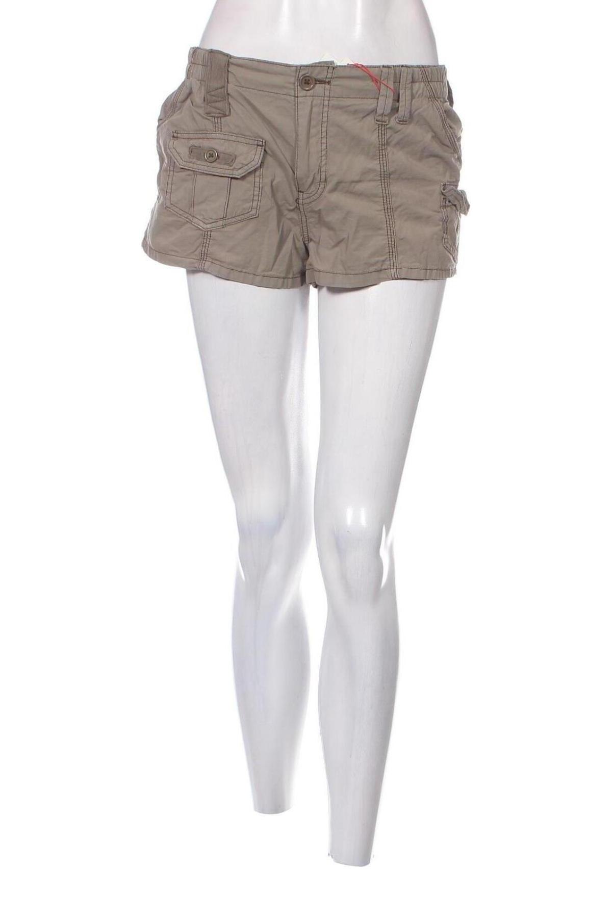 Γυναικείο κοντό παντελόνι BDG, Μέγεθος M, Χρώμα Πράσινο, Τιμή 39,69 €