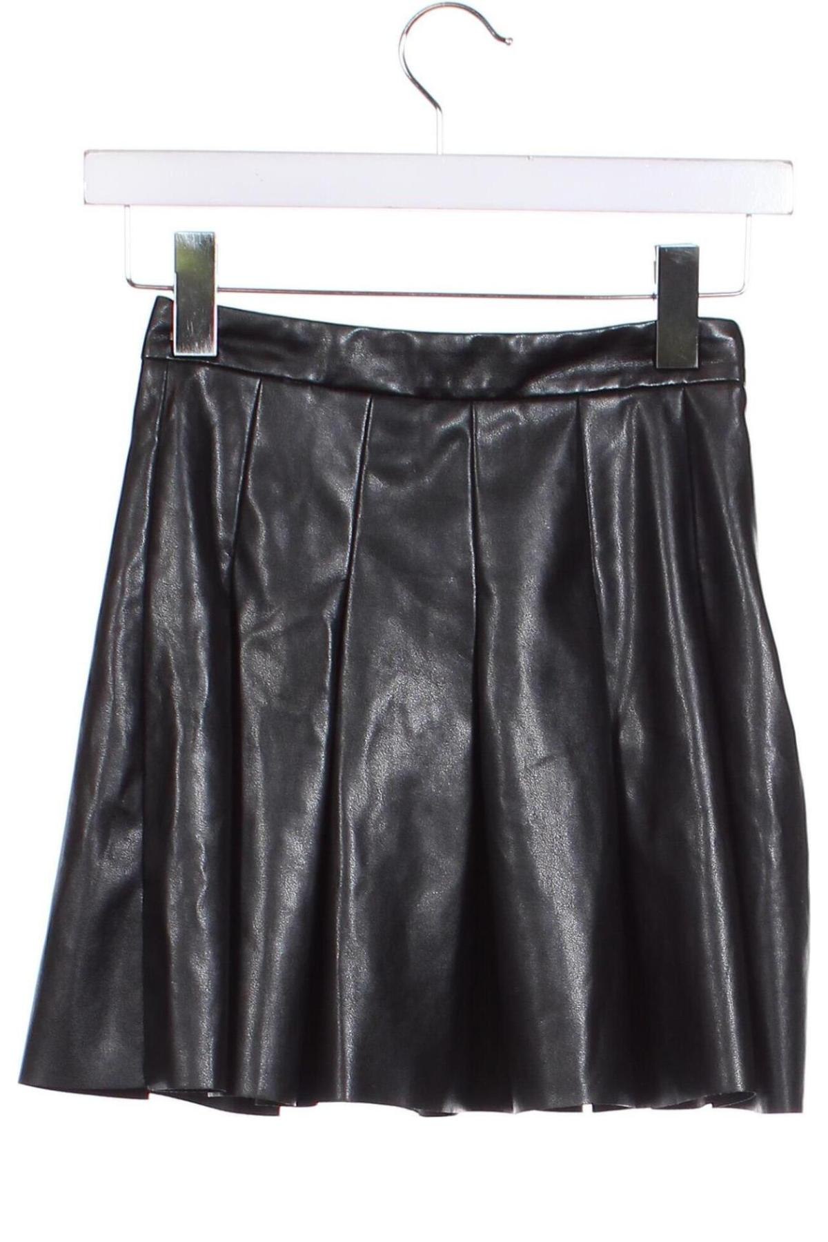 Δερμάτινη φούστα Pull&Bear, Μέγεθος XS, Χρώμα Μαύρο, Τιμή 17,90 €