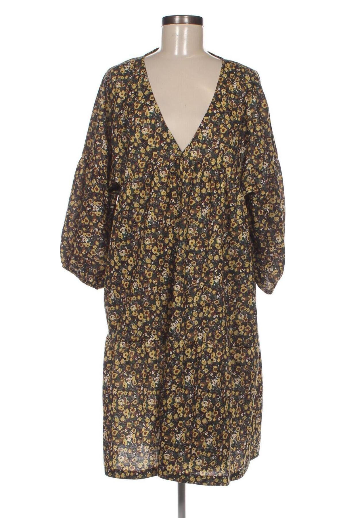 Šaty  Pull&Bear, Velikost XL, Barva Vícebarevné, Cena  337,00 Kč