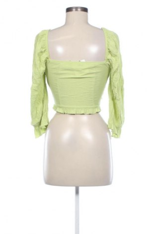 Дамска блуза Bershka, Размер M, Цвят Зелен, Цена 19,99 лв.