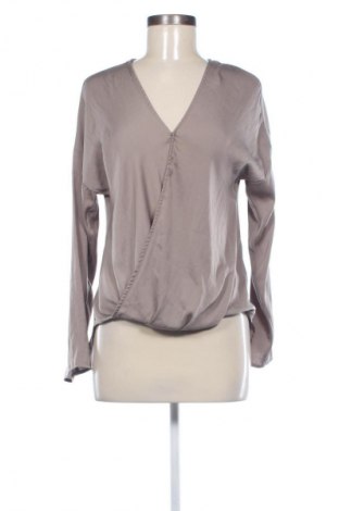 Γυναικεία μπλούζα Gina Tricot, Μέγεθος XS, Χρώμα Γκρί, Τιμή 5,99 €