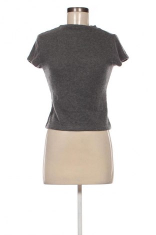Dámská halenka Pull&Bear, Velikost M, Barva Šedá, Cena  219,00 Kč