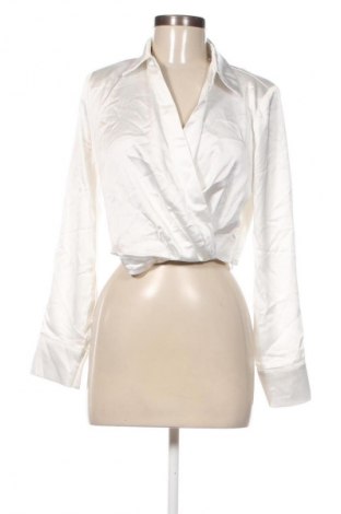 Damen Shirt Stradivarius, Größe M, Farbe Weiß, Preis 13,99 €