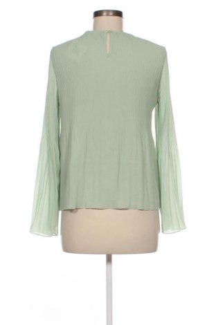 Damen Shirt Stradivarius, Größe S, Farbe Grün, Preis 13,99 €