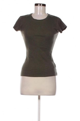 Γυναικείο t-shirt FSBN Sister, Μέγεθος M, Χρώμα Πράσινο, Τιμή 7,99 €
