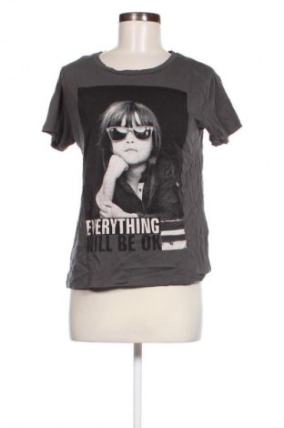 Damen T-Shirt Pull&Bear, Größe M, Farbe Grau, Preis 11,99 €