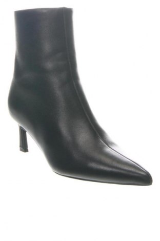 Дамски боти Steve Madden, Размер 39, Цвят Черен, Цена 269,99 лв.