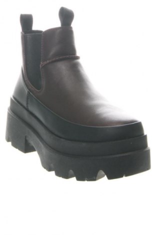Дамски боти UGG Australia, Размер 39, Цвят Многоцветен, Цена 329,99 лв.