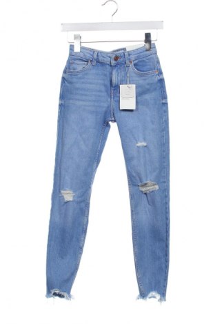 Дамски дънки Bershka, Размер XS, Цвят Син, Цена 18,99 лв.