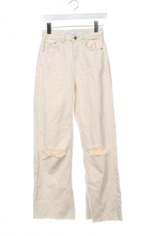Dámske džínsy  Bershka, Veľkosť XS, Farba Kremová, Cena  6,95 €