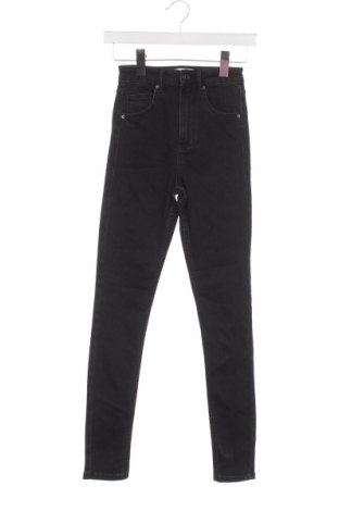 Damskie jeansy Bershka, Rozmiar XXS, Kolor Czarny, Cena 95,99 zł
