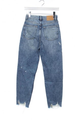 Damskie jeansy Bershka, Rozmiar XS, Kolor Niebieski, Cena 95,99 zł