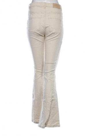 Női farmernadrág Bershka, Méret M, Szín Bézs, Ár 3 639 Ft