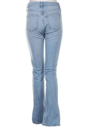 Blugi de femei Bershka, Mărime S, Culoare Albastru, Preț 98,99 Lei