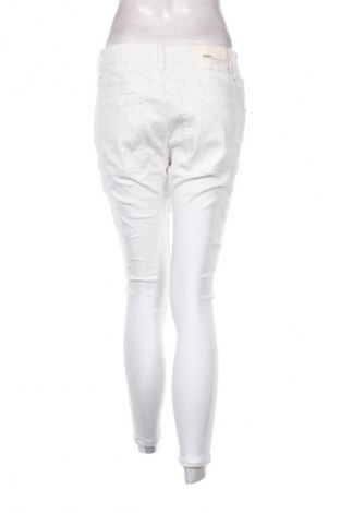 Dámske džínsy  Bershka, Veľkosť L, Farba Biela, Cena  6,95 €