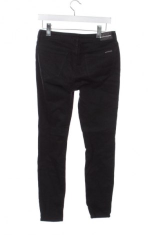 Дамски дънки Calvin Klein Jeans, Размер M, Цвят Черен, Цена 58,99 лв.