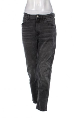 Дамски дънки Pull&Bear, Размер M, Цвят Сив, Цена 29,99 лв.