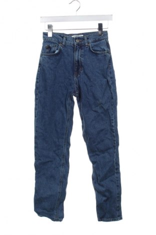Damskie jeansy Pull&Bear, Rozmiar XS, Kolor Niebieski, Cena 95,99 zł