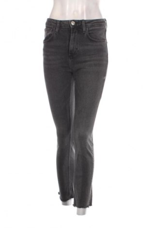 Blugi de femei Zara, Mărime S, Culoare Gri, Preț 88,99 Lei