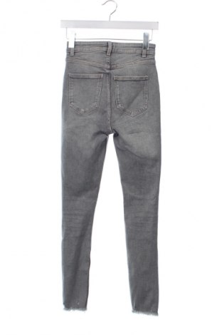 Дамски дънки Zara, Размер XS, Цвят Сив, Цена 23,99 лв.