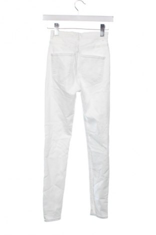 Damskie jeansy Zara, Rozmiar XS, Kolor Biały, Cena 88,99 zł