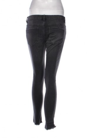 Blugi de femei Zara, Mărime S, Culoare Negru, Preț 88,99 Lei