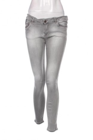 Дамски дънки Zara, Размер L, Цвят Сив, Цена 27,99 лв.