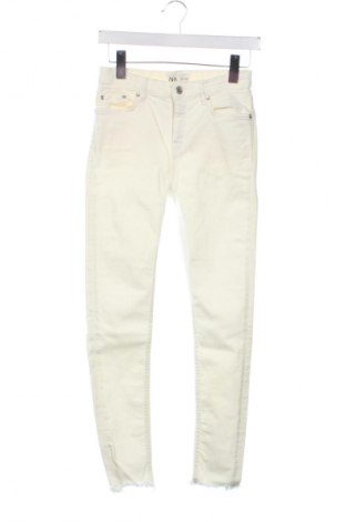 Damskie jeansy Zara, Rozmiar S, Kolor ecru, Cena 40,99 zł