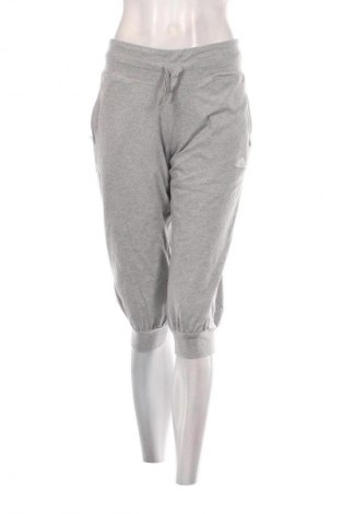 Pantaloni scurți de femei Adidas, Mărime M, Culoare Gri, Preț 99,99 Lei