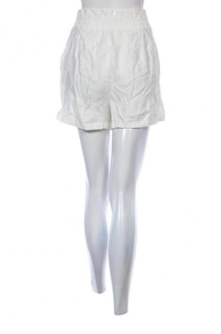 Damen Shorts Amisu, Größe M, Farbe Weiß, Preis 13,99 €