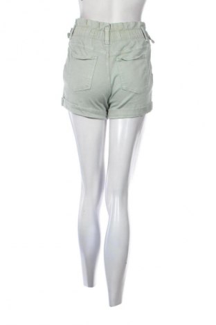 Damen Shorts Bershka, Größe S, Farbe Grün, Preis 13,99 €