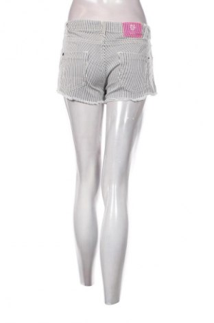 Damen Shorts Bershka, Größe M, Farbe Mehrfarbig, Preis 13,99 €
