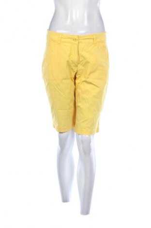Pantaloni scurți de femei Cecilia Classics, Mărime L, Culoare Galben, Preț 46,99 Lei