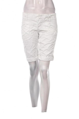 Pantaloni scurți de femei Edc By Esprit, Mărime M, Culoare Alb, Preț 110,99 Lei