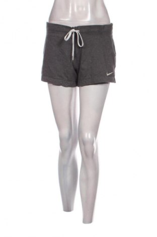 Dámské kraťasy  Nike, Velikost M, Barva Šedá, Cena  539,00 Kč