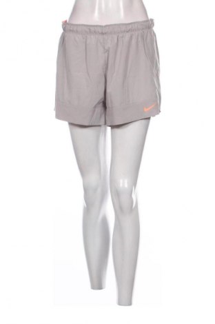 Pantaloni scurți de femei Nike, Mărime L, Culoare Gri, Preț 110,99 Lei