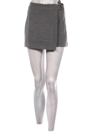 Damen Shorts Pull&Bear, Größe S, Farbe Grau, Preis € 13,99