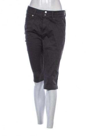 Damen Shorts Q/S by S.Oliver, Größe M, Farbe Grau, Preis 14,99 €