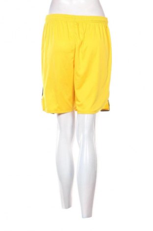 Дамски къс панталон Umbro, Размер L, Цвят Жълт, Цена 20,99 лв.