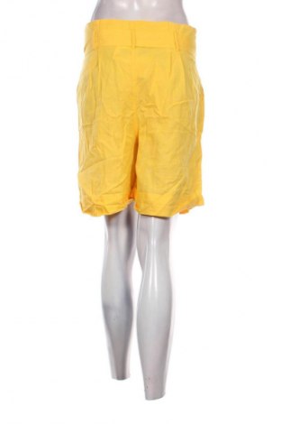Pantaloni scurți de femei Unbranded, Mărime M, Culoare Galben, Preț 101,99 Lei