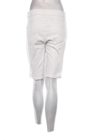 Pantaloni scurți de femei Women's Collection, Mărime M, Culoare Alb, Preț 46,99 Lei
