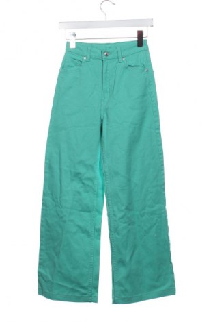 Дамски панталон H&M, Размер XS, Цвят Зелен, Цена 29,99 лв.