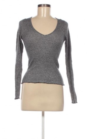 Dámský svetr Bershka, Velikost S, Barva Šedá, Cena  469,00 Kč