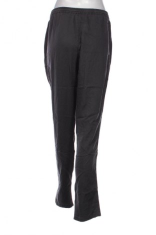 Damen Sporthose Saint Tropez, Größe M, Farbe Grau, Preis 23,99 €