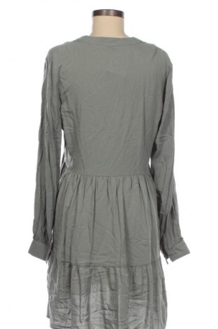 Kleid Amisu, Größe M, Farbe Grün, Preis € 20,99