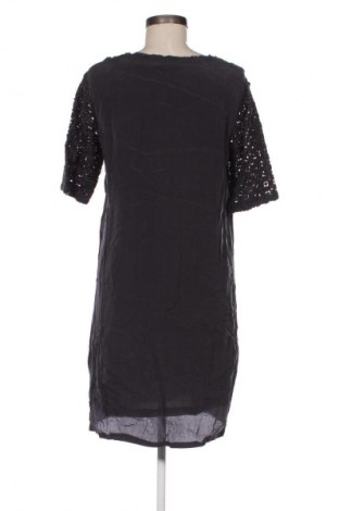 Kleid Chattawak, Größe M, Farbe Schwarz, Preis 25,99 €