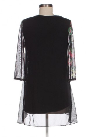 Рокля Desigual, Размер M, Цвят Многоцветен, Цена 82,99 лв.