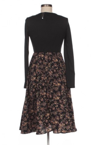 Kleid Emery rose, Größe M, Farbe Mehrfarbig, Preis 20,99 €