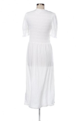 Kleid Free Quent, Größe M, Farbe Weiß, Preis 33,99 €